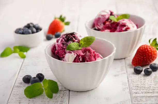 Frozen yogurt with fruit